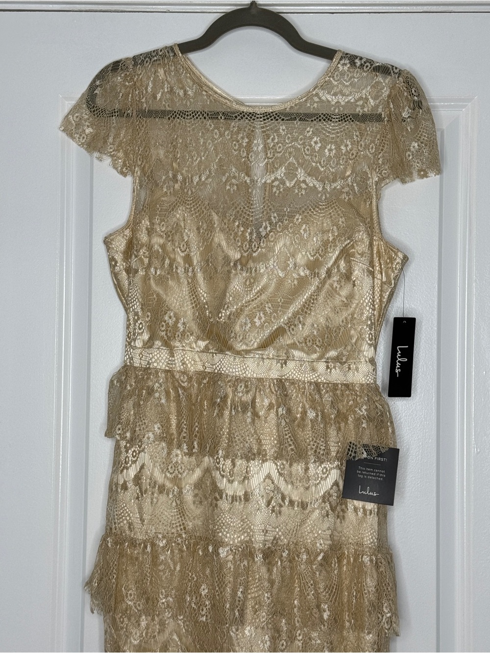 NWT Lulu's Champagne Lace Tiered Maxi Dress Sz M Back Slit | NWT - Picture 3 of 10